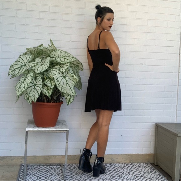 ❌SOLD❌Vintage 90s Little Black Skater Dress - Picture 2 of 5